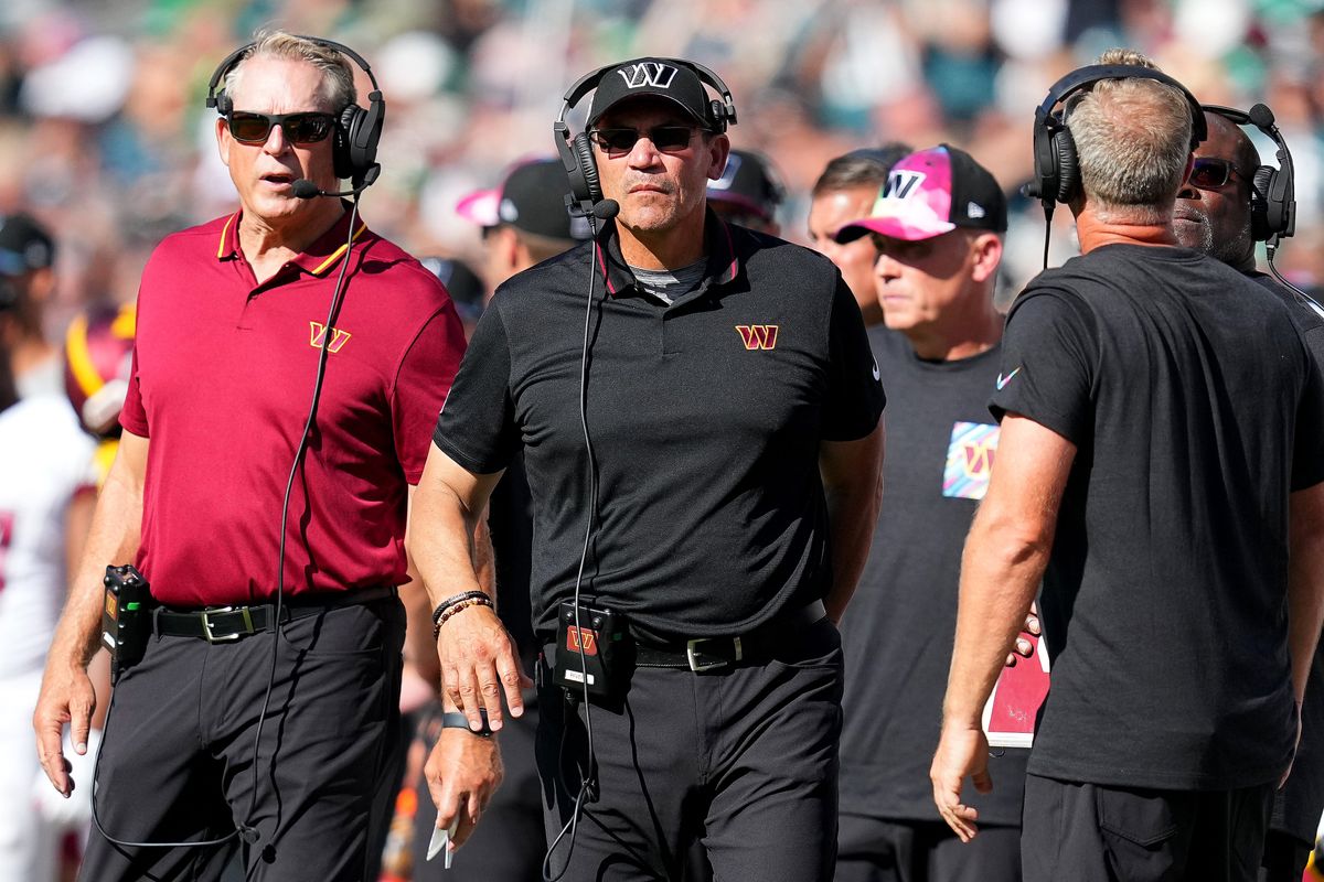 Jack Del Rio (izq.) y Ron Rivera han hecho un desastre de una temporada prometedora en Washington.