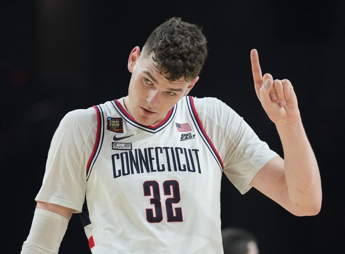 Apr 6, 2024; Glendale, AZ, USA; Connecticut Huskies center Donovan Clingan (32) reacts against the Alabama Crimson Tide in the semifinals of the men's Final Four of the 2024 NCAA Tournament at State Farm Stadium.