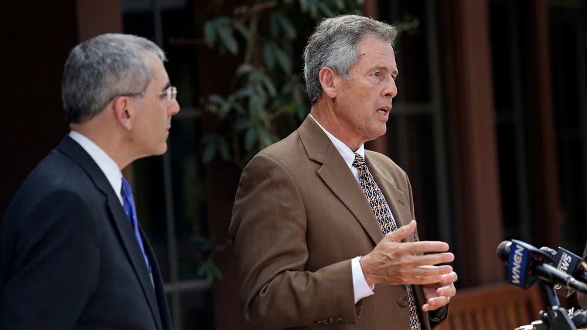 Larry Moneta (right)