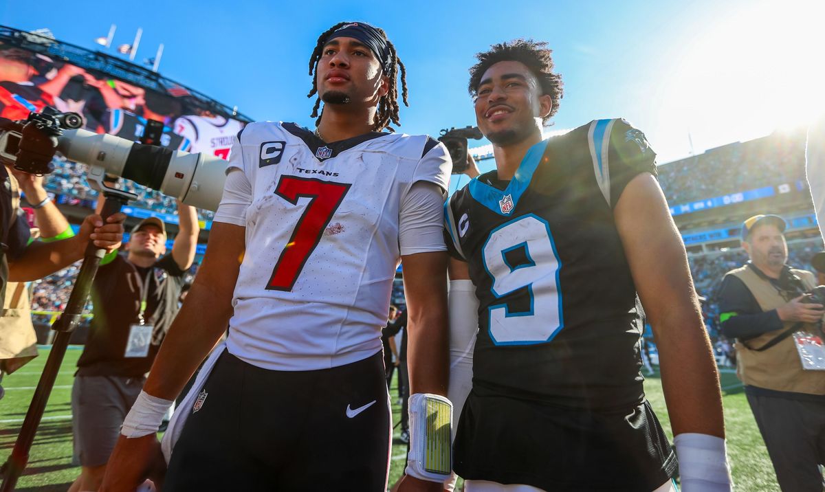 CJ Stroud (izq.) y Bryce Young