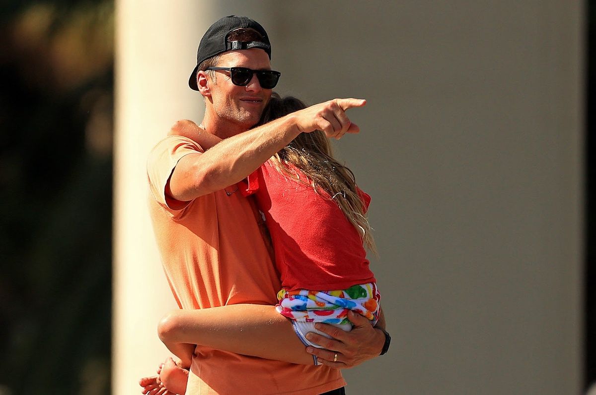 Despite having family members nearly die due to COVID-19, Tom Brady continues to go maskless,