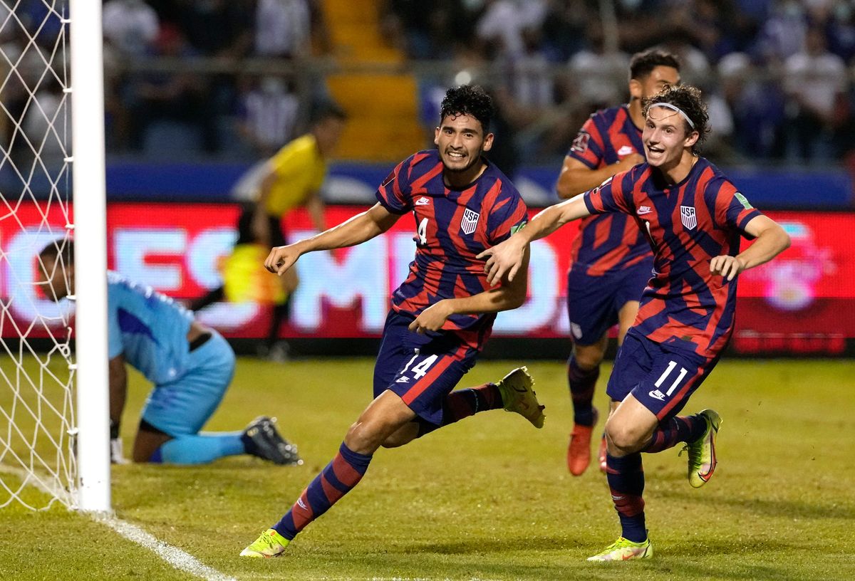 Ricardo Pepi (c.) celebrates a goal over Honduras.