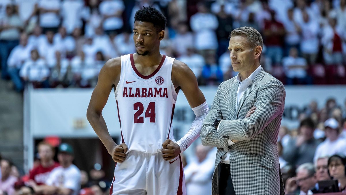 Brandon Miller (left, with coach Nate Oats) did himself no favors with his cheeky pregame ritual.
