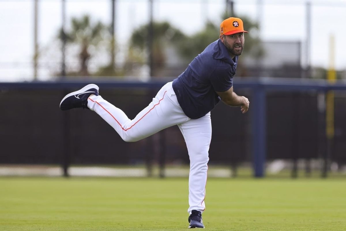 Houston Astros starting pitcher Justin Verlander (35) works out during spring training practice at CACTI Park of the Palm Beaches.