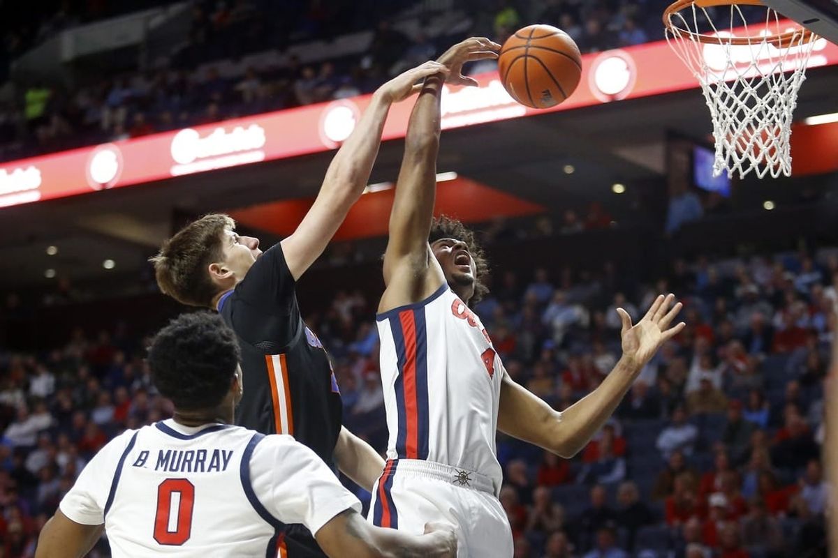 Jan 10, 2024; Oxford, Mississippi, USA; Florida Gators forward/center Alex Condon (21) and Mississippi Rebels forward Jaemyn Brakefield (4) battle for a rebound during the first half at The Sandy and John Black Pavilion at Ole Miss.