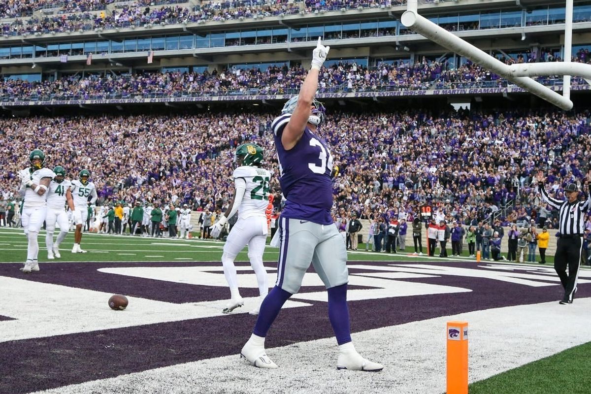 Nov 11, 2023; Manhattan, Kansas, USA; Kansas State Wildcats tight end Ben Sinnott (34) celebrates a touchdown catch during the second quarter against the Baylor Bears at Bill Snyder Family Football Stadium.