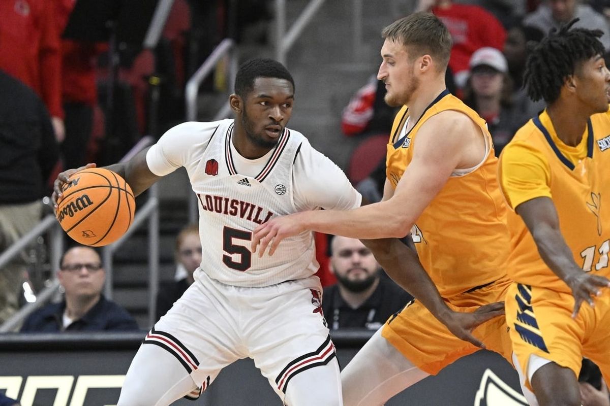 Nov 10, 2023; Louisville, Kentucky, USA; Louisville Cardinals forward Brandon Huntley-Hatfield (5) posts up against Chattanooga Mocs forward Jan Zidek (20) during the first half at KFC Yum! Center.