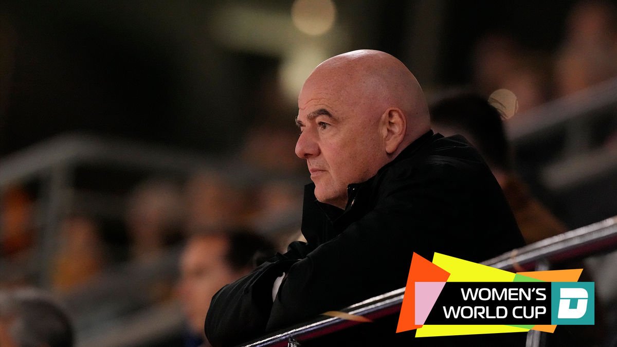 Gianni Infantino watching Australia and England