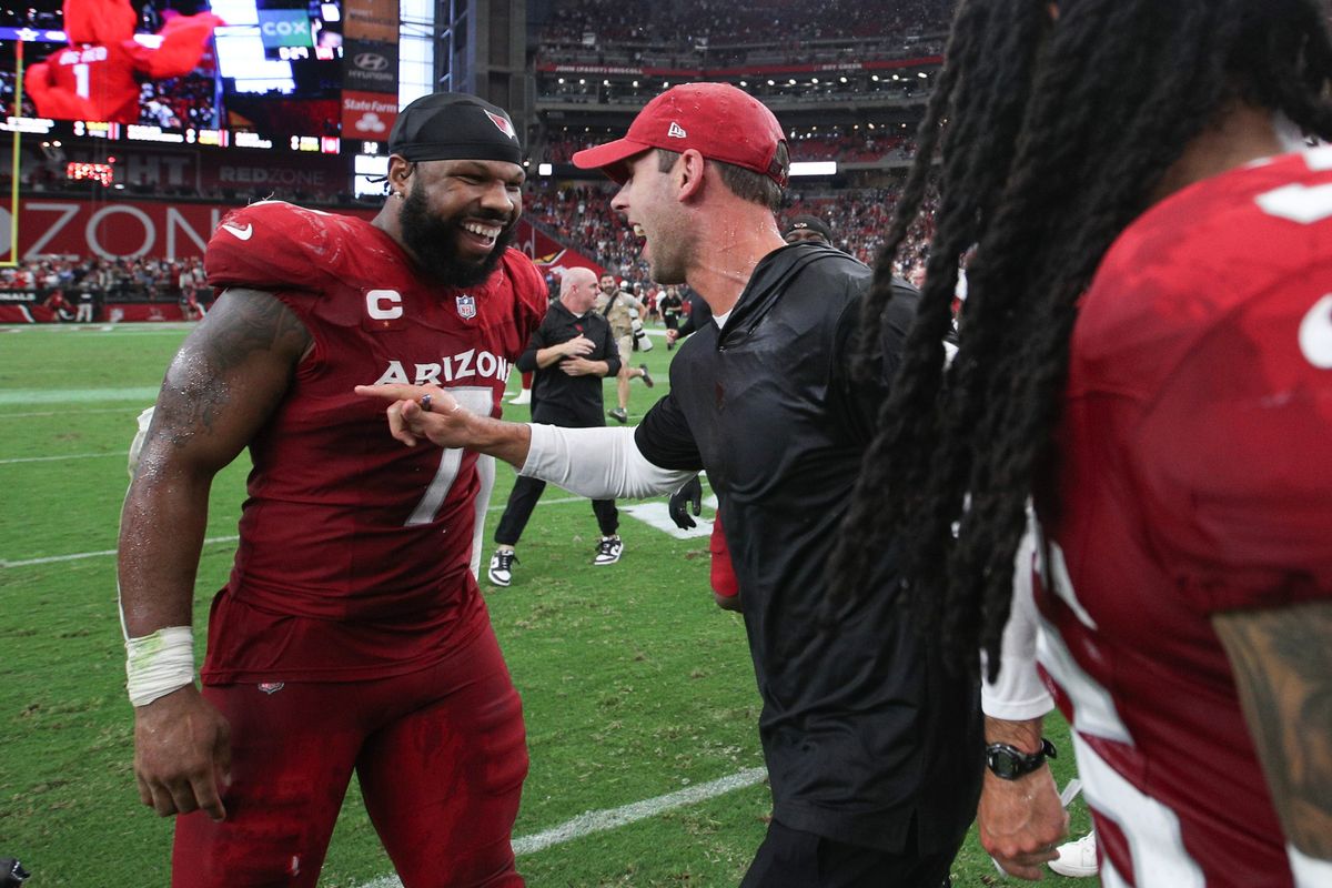 Arizona Cardinals head coach, Jonathan Gannon (r.) has kept his team respectable.