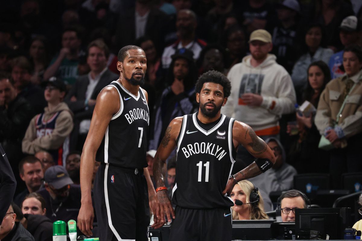 Kevin Durant (l.) and Kyrie Irving