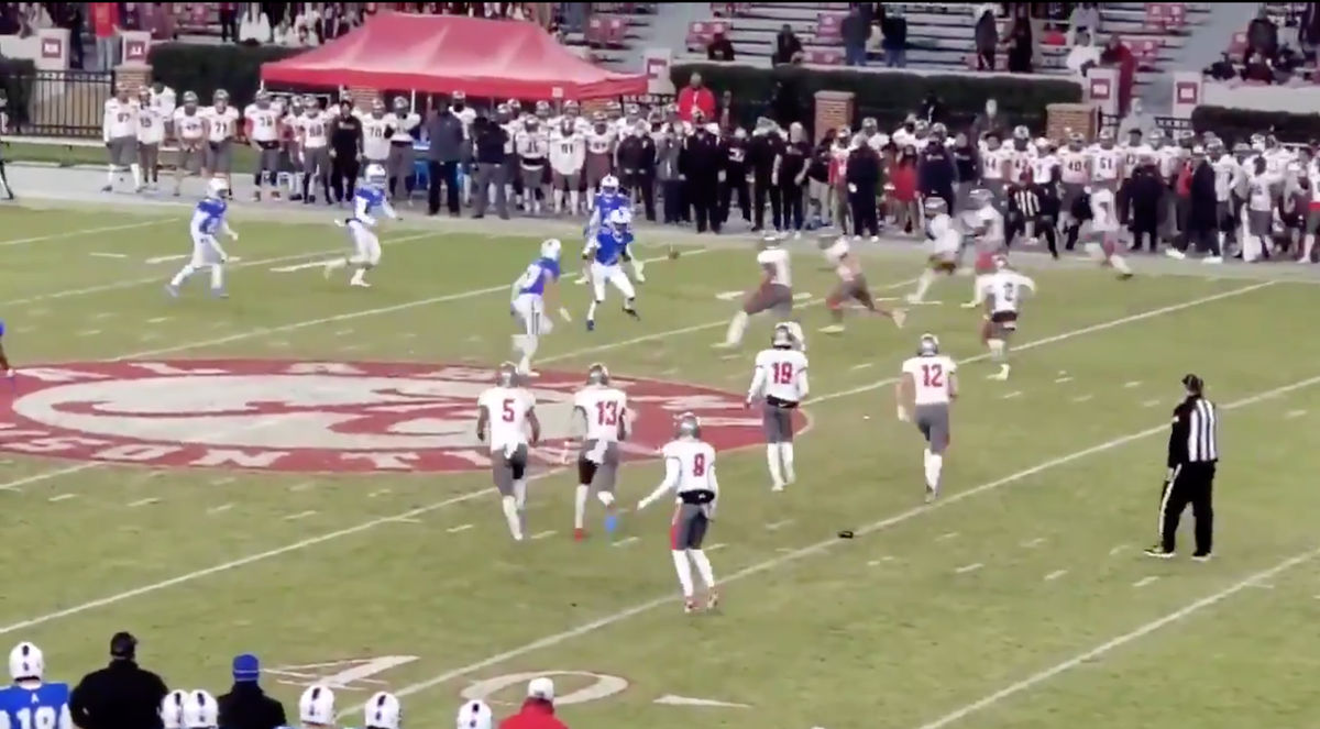 One of the wildest finishes you will ever see took place in an Alabama High School Class 7A championship.