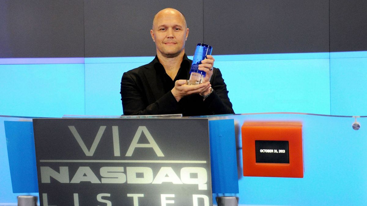 As Bellator CEO, Bjorn Rebney rings the NASDAQ closing bell. Photo credit: Ben Gabbe/ [object Object]