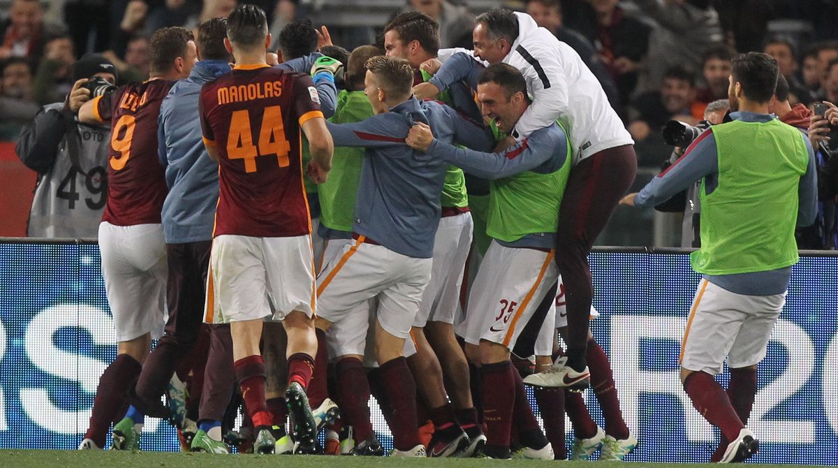 Francesco Totti is in there ... somewhere. (Photo credit: Paolo Bruno/ [object Object] )