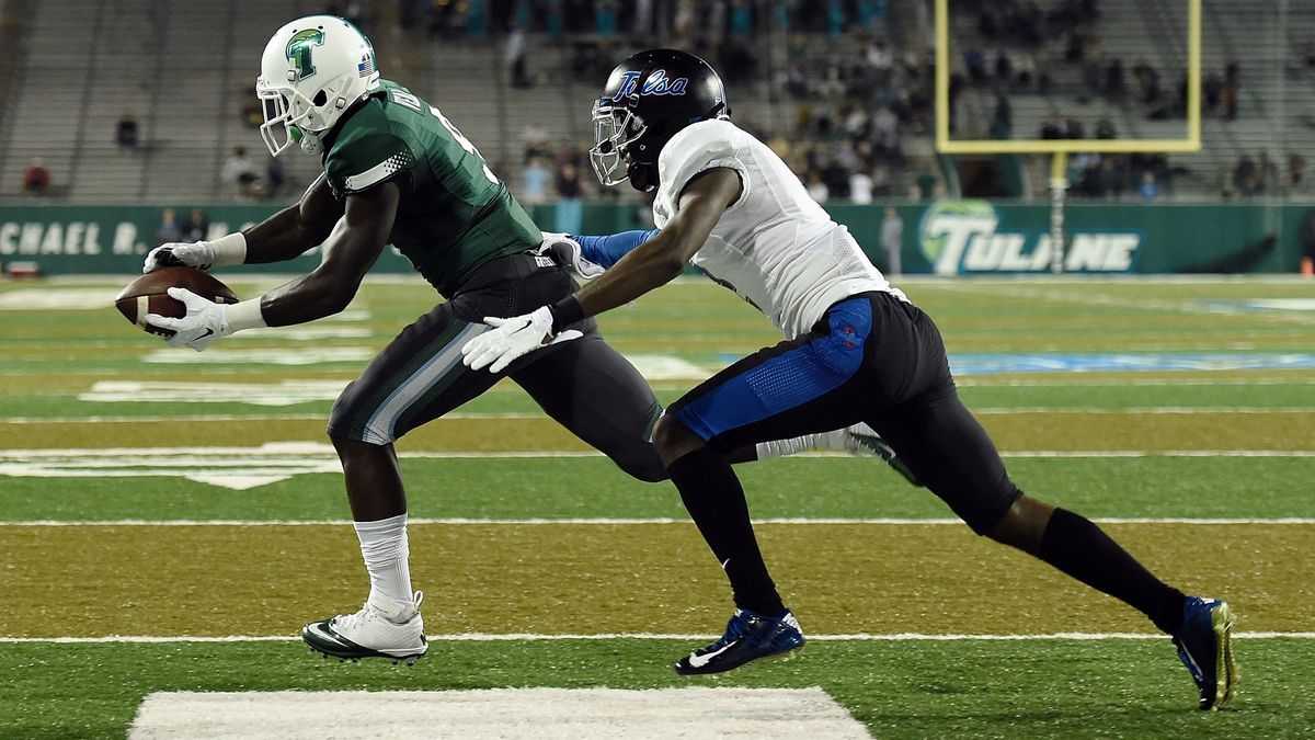Former Tulane wide receiver Teddy Veal catches a touchdown pass