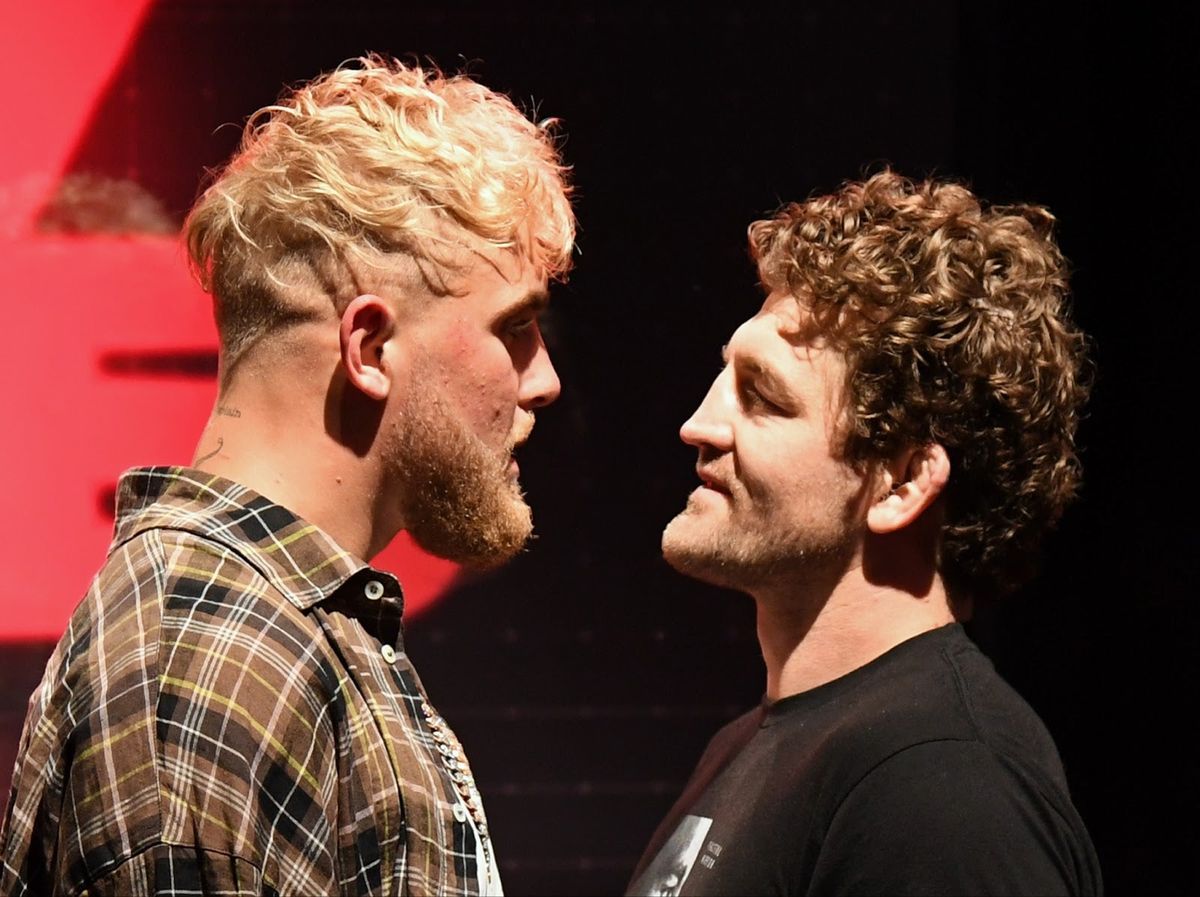 Jake Paul (L) and Ben Askren face off in Atlanta.
