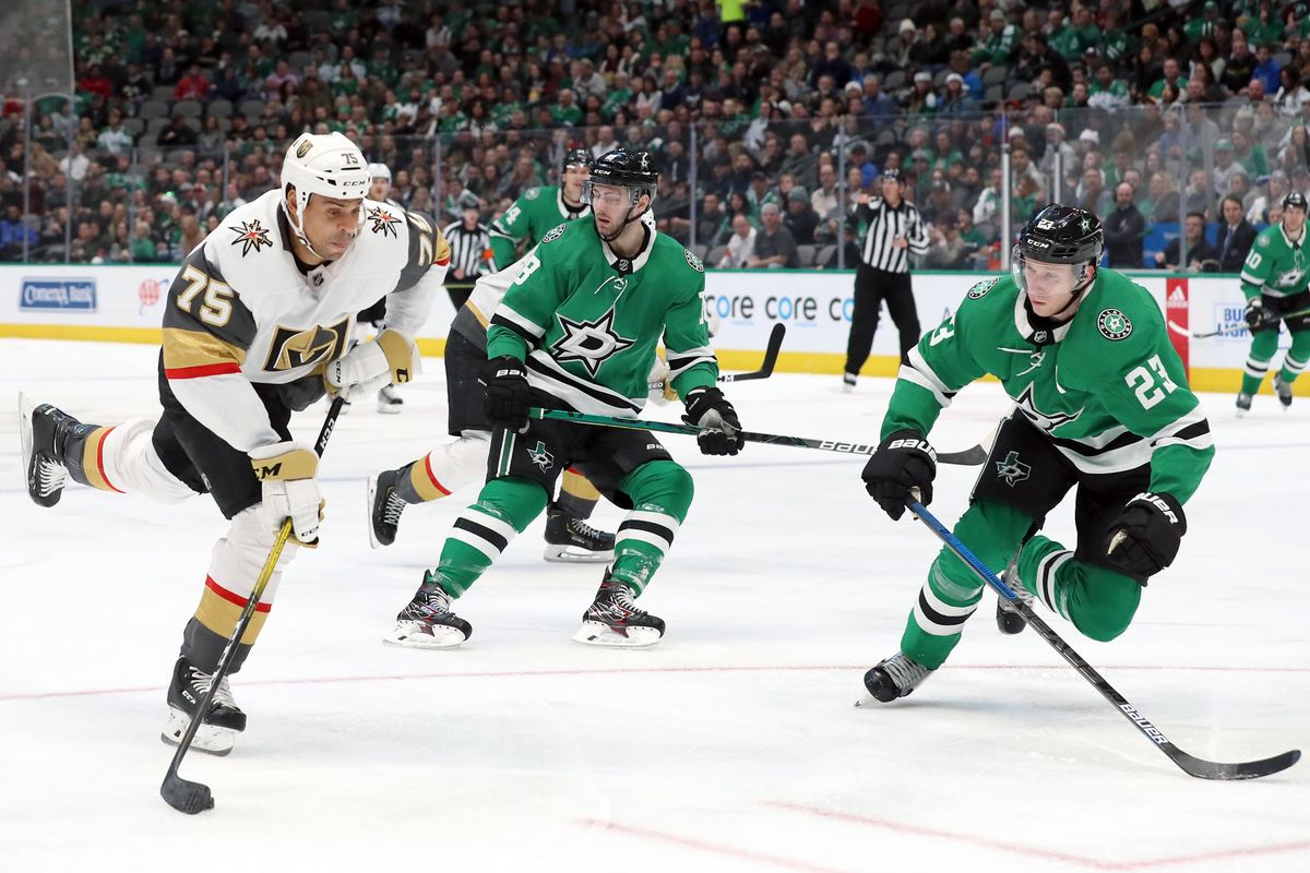 Vegas right-winger Ryan Reaves hit Dallas’ Esa Lindell (r.) and had a racial slur hurled at him by an unknown Star.