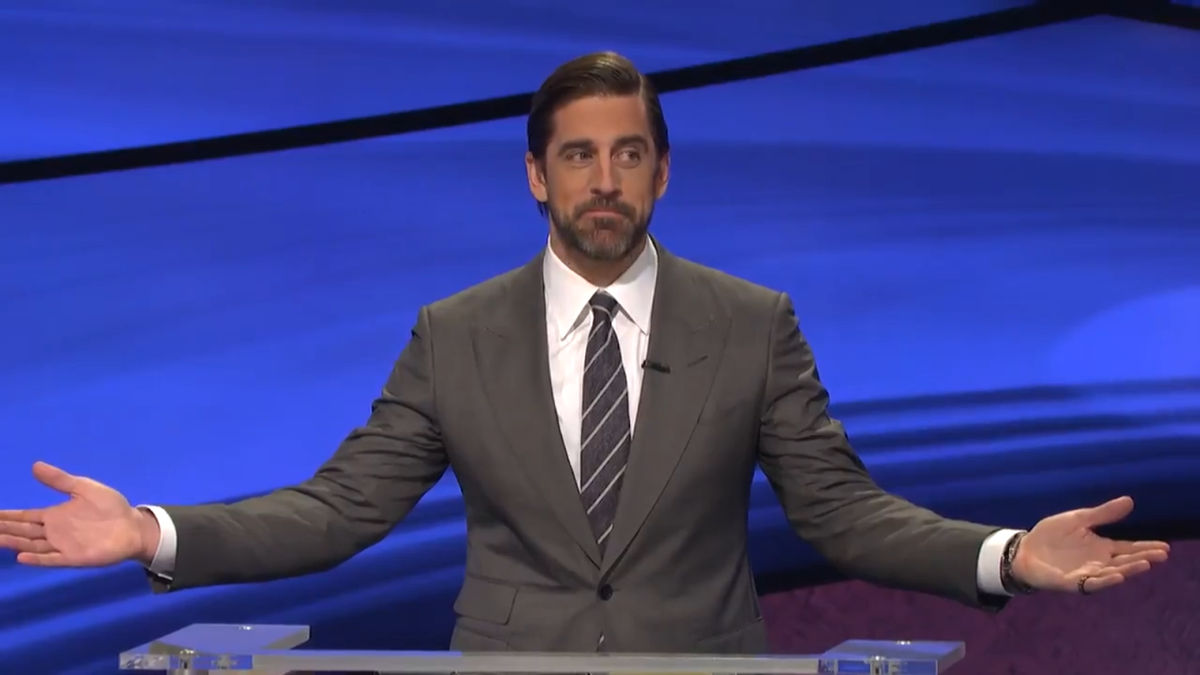Aaro n Rodgers ca n’t believe his co ntesta nts missed a gimme questio n.