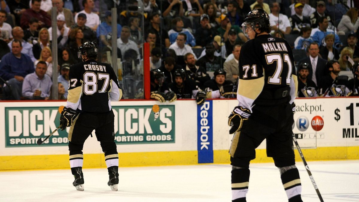 Sidney Crosby and Evgeni  Malkin have reportedly been encouraging Penguins players to get into camp.
