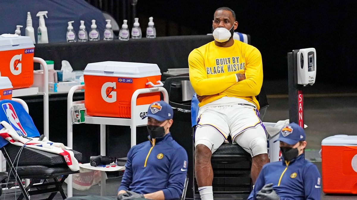 LeBron enjoying February as much as the rest of us. Pull your mask up.