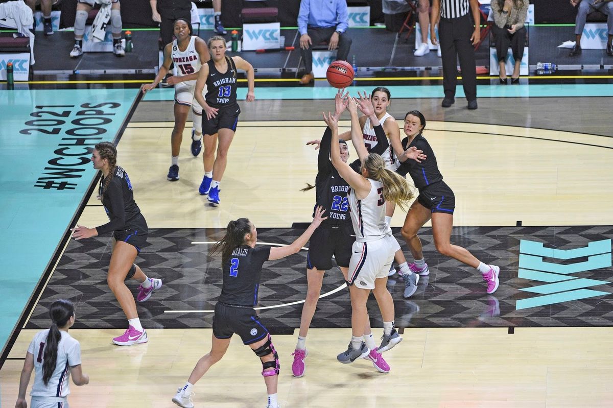 Gonzaga guard Jill Townsend (32) shoots the winning basket against BYU for the WCC women’s tournament championship in Las Vegas.