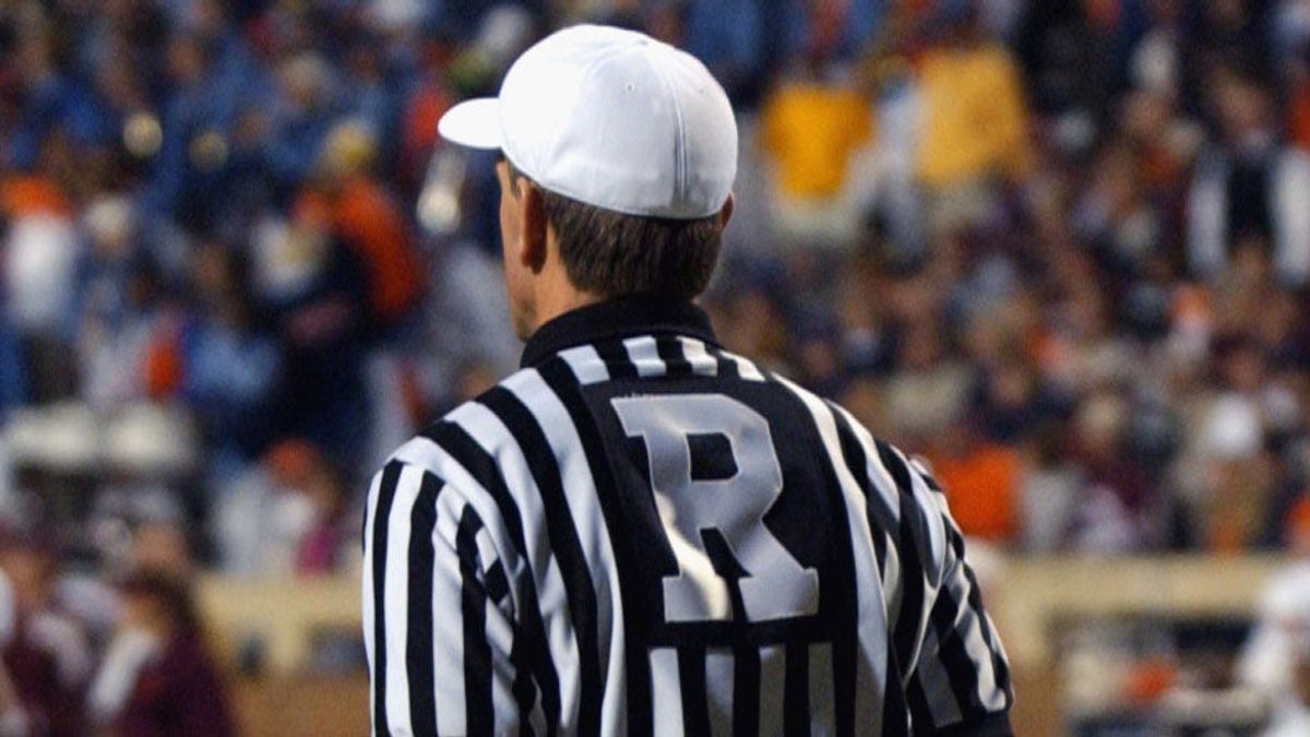 An unrelated ref actually standing on the field, doing his job. (Photo: Doug Pensinger/Getty Images)