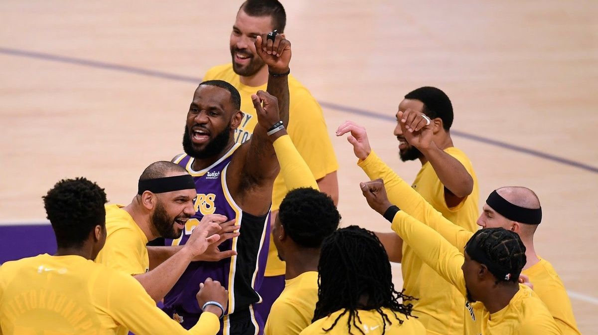 People really acted like the Lakers’ losi ng streak was mea ni ngful.