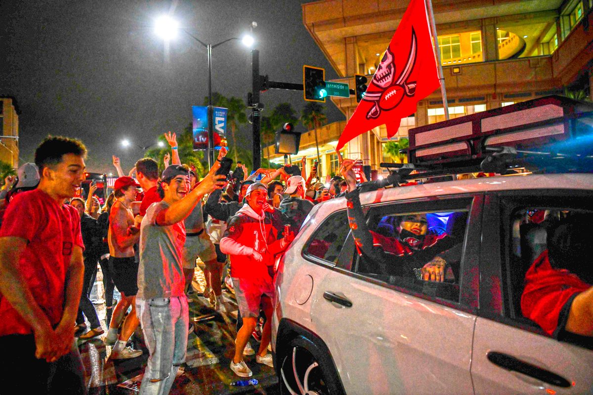 Streets of Tampa were flooded by Bucs fans sans mask in what looks like a Super super spreader event.