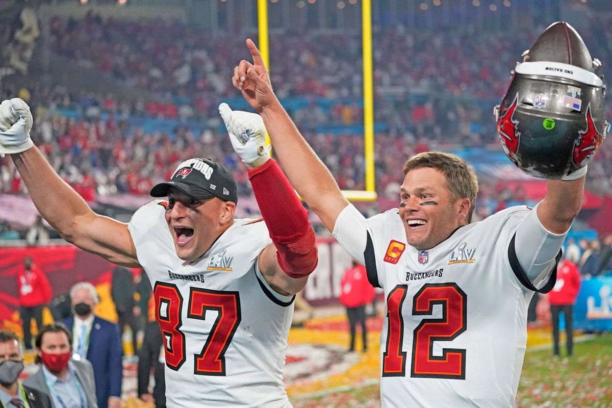 Rob Gro nkowski a nd Tom Brady teamed up for two touchdow ns.