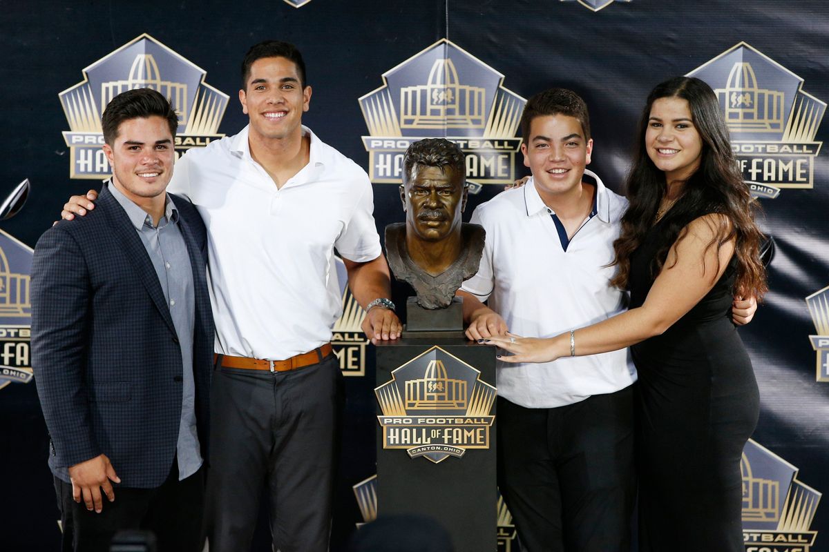 Junior Seau’s children at his posthumous Hall of Fame induction ceremony