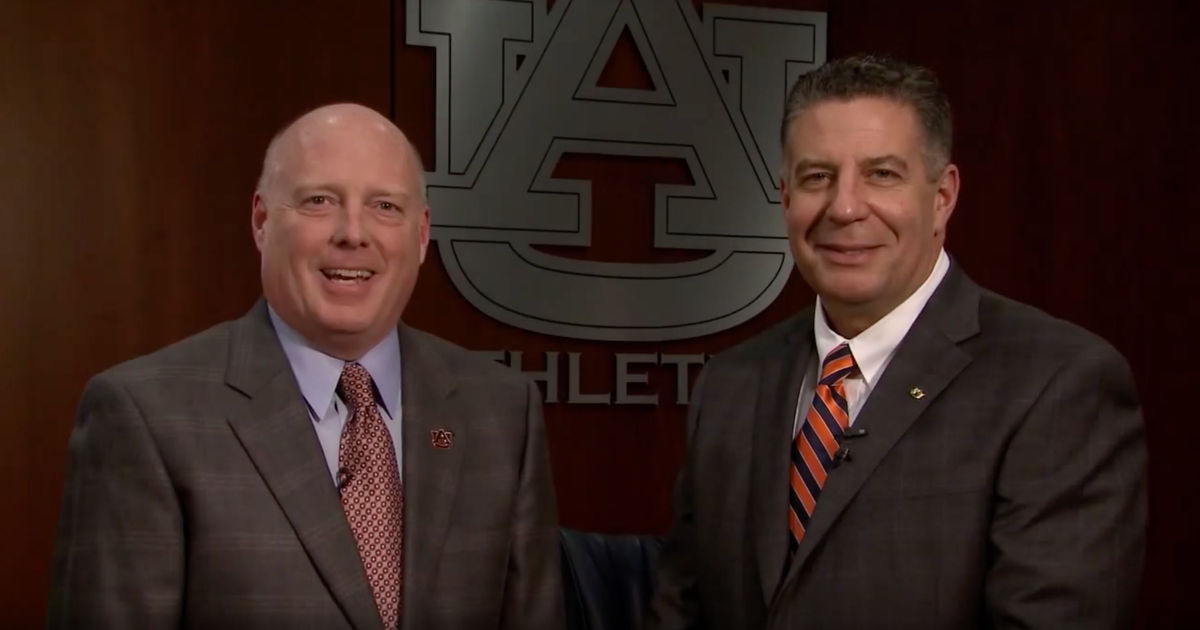 Rod Bramblett alongside Auburn men’s basketball coach Bruce Pearl.