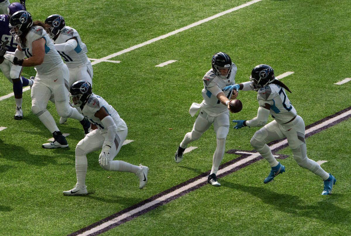 Ryan Tannehill hands off to Derrick Henry on September 27, the last time the Titans took the field.