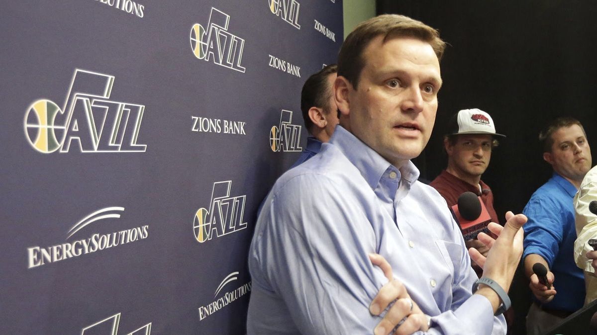 Utah Jazz executive De n nis Li ndsey has bee n accused by  Elijah Millsap of maki ng a racist threat.