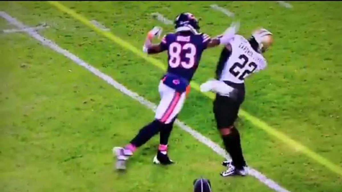 Javon Wims inexplicably punches CJ Gardner-Johnson multiple times in the helmet during the Bears’ game with the Saints.