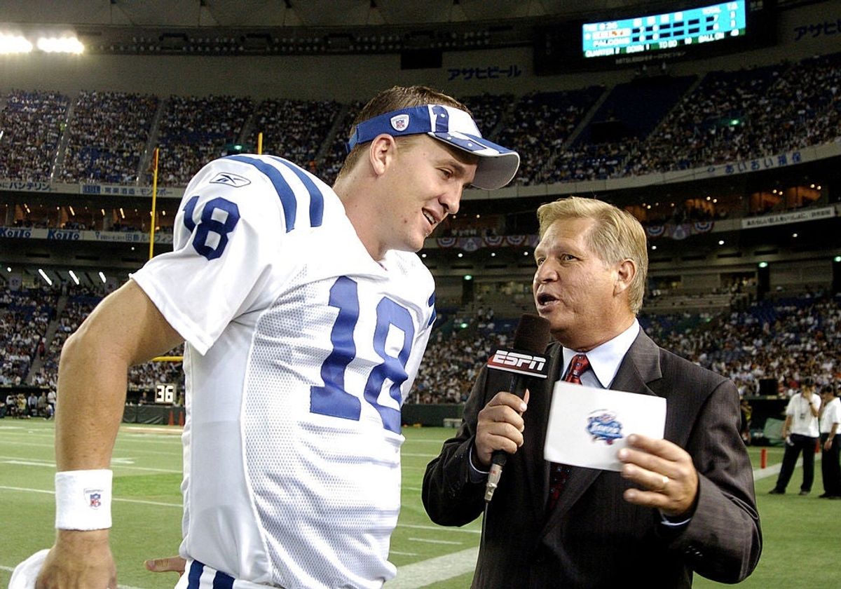 Peyton Manning and Chris Mortensen in 2005. Via  [object Object] .