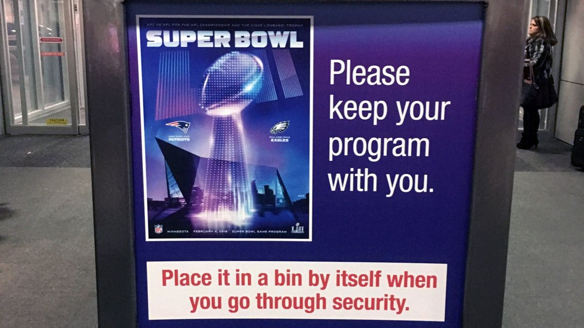 Signs at the Minneapolis–Saint Paul International Airport (Photo: Dan McQuade/Deadspin)