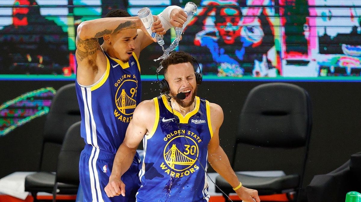 Despite a Warriors loss, Steph Curry shows no signs of cooling off.