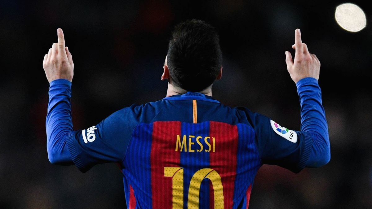 Photo of Messi pointing to himself via David Ramos/ [object Object]