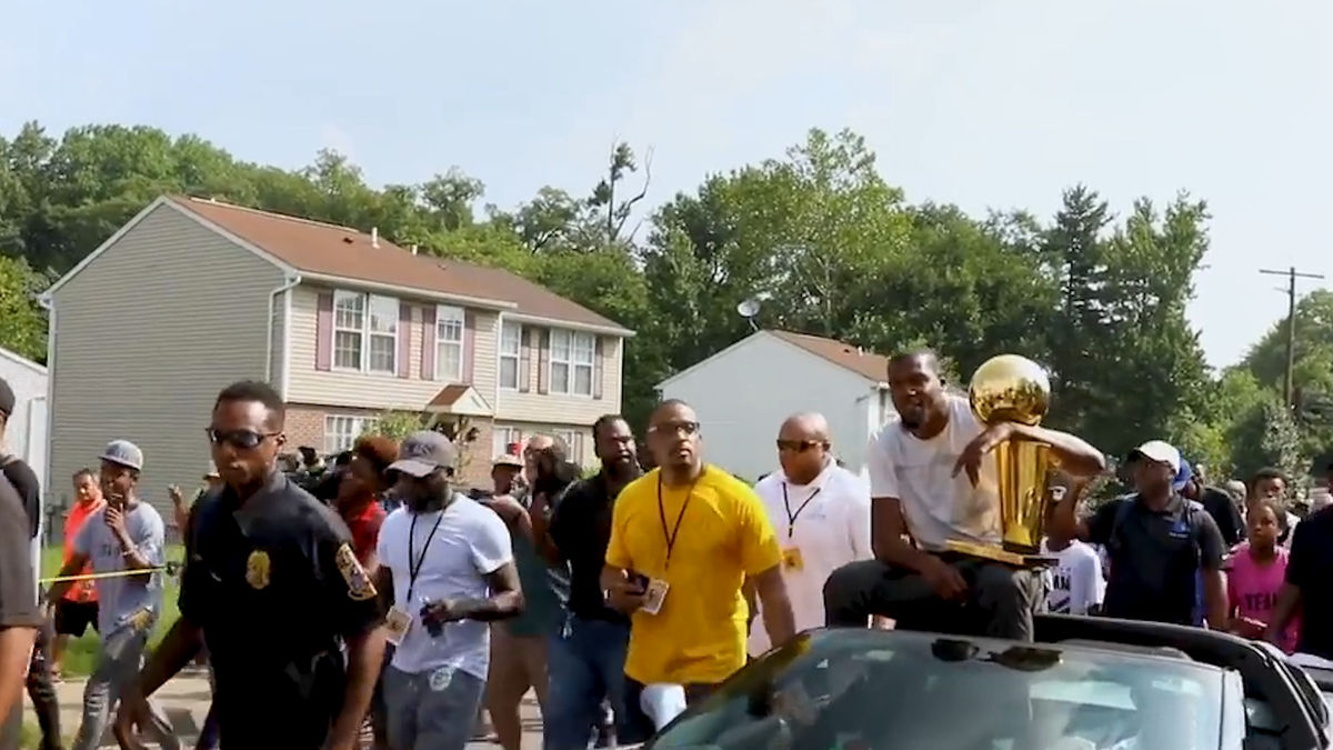 Kevin Durant shows off the NBA Larry O’Brien Championship Trophy for his hometown fans.