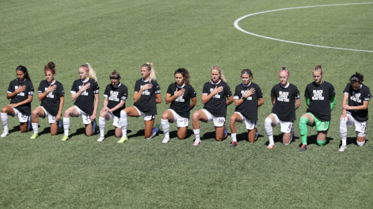 Members of the Portland Thorns take a knee during the National Anthem on Saturday. Image: @NWSL Twitter