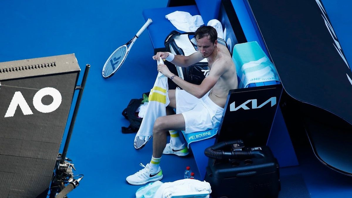 Daniil Medvedev changes his shirt in his Men’s Singles Quarterfinals match against Andrey Rublev during day 10 of the 2021 Australian Open .