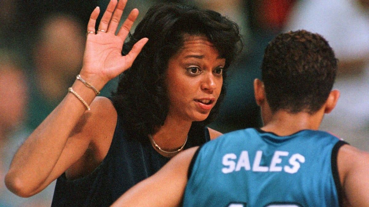 Carolyn Peck, shown in her WNBA coaching days, described an encounter with police in her neighborhood in a Zoom meeting.