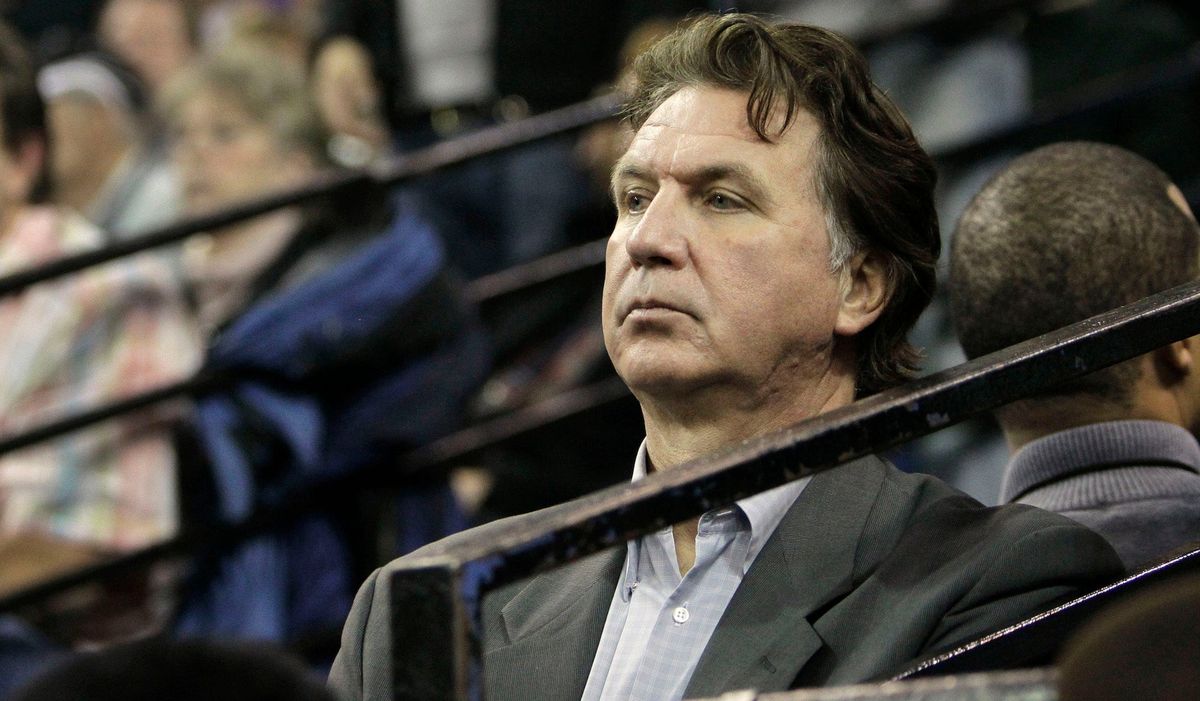 Geoff Petrie watches a rare Kings win, six months before his contract expired. (Photo credit: Rich Pedroncelli/ [object Object] )