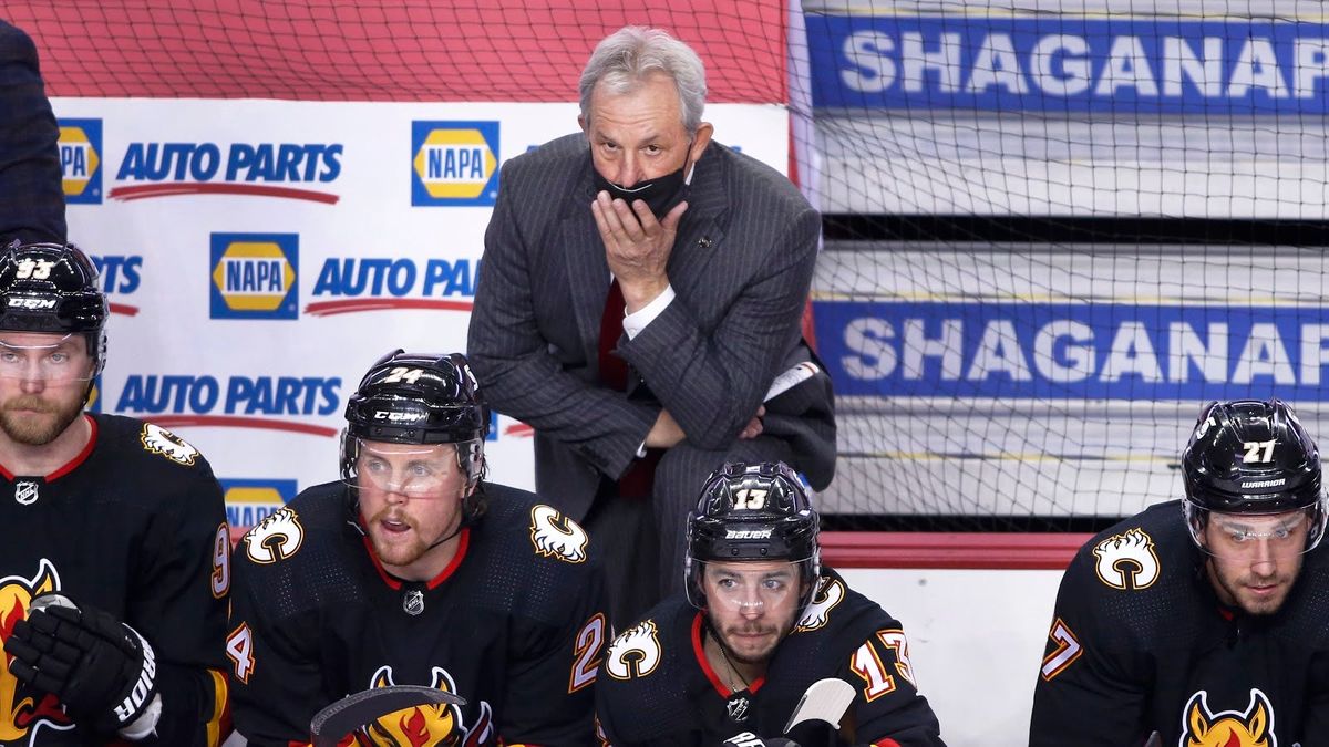 Darryl Sutter se nt a message to Joh n ny Hockey.