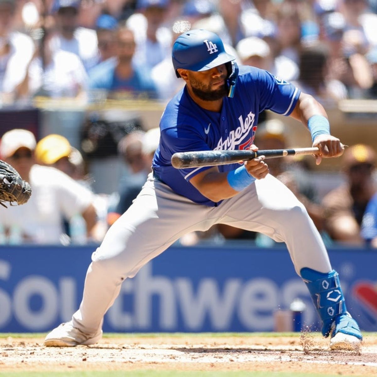 Deadspin | Mookie Betts' big hit helps Dodgers sink Padres