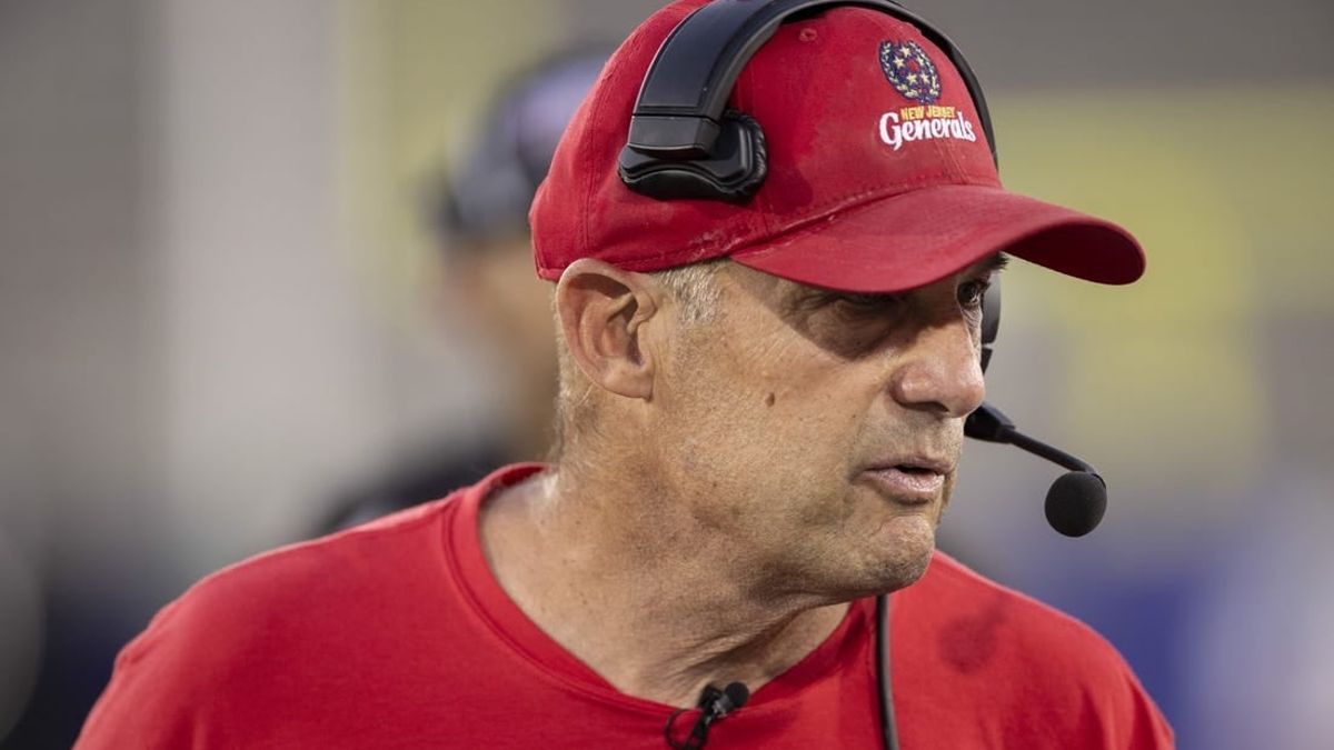Deadspin | Former coach Mike Riley joins CFP selection committee
