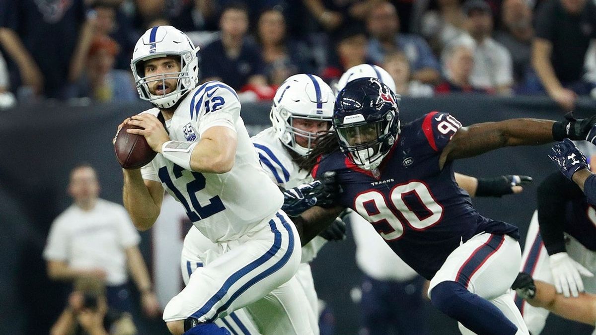 
            DE Jadeveon Clowney says he's signing with Texans
        