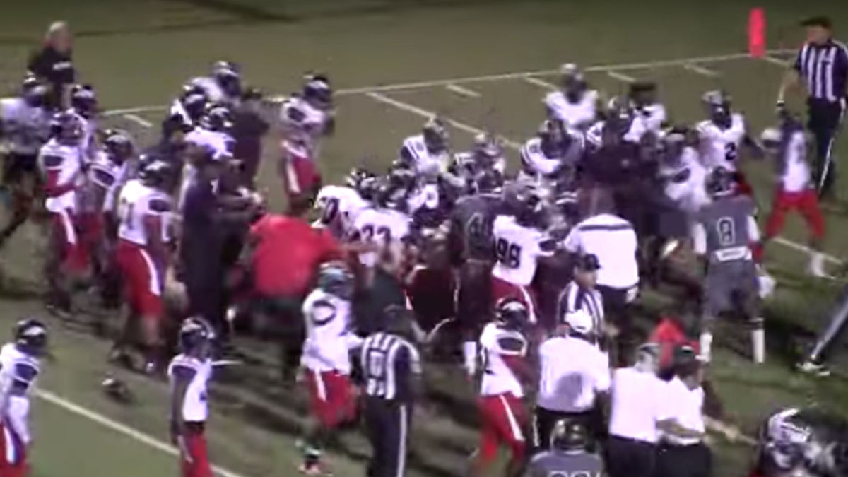 Deadspin | Massive Brawl Breaks Out At High School Football Game In Texas