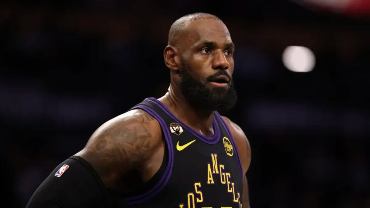  The Six Most Fascinating LeBron James Scenarios This Offseason 