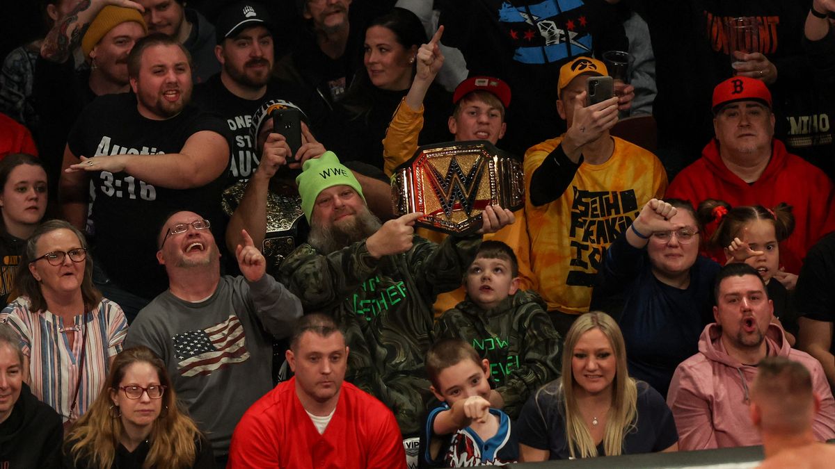  Ranking WWE&rsquo;s Most Electrifying Crowds of the Modern Era 