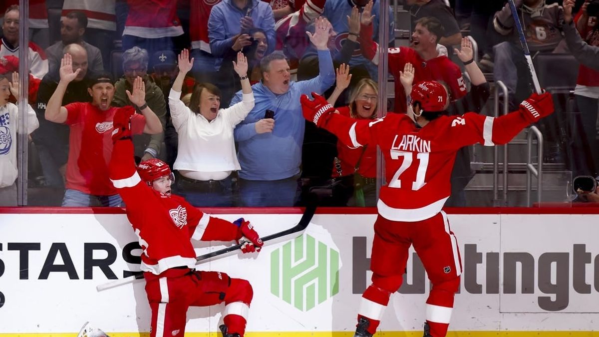 Deadspin | Red Wings keep hope alive with OT win